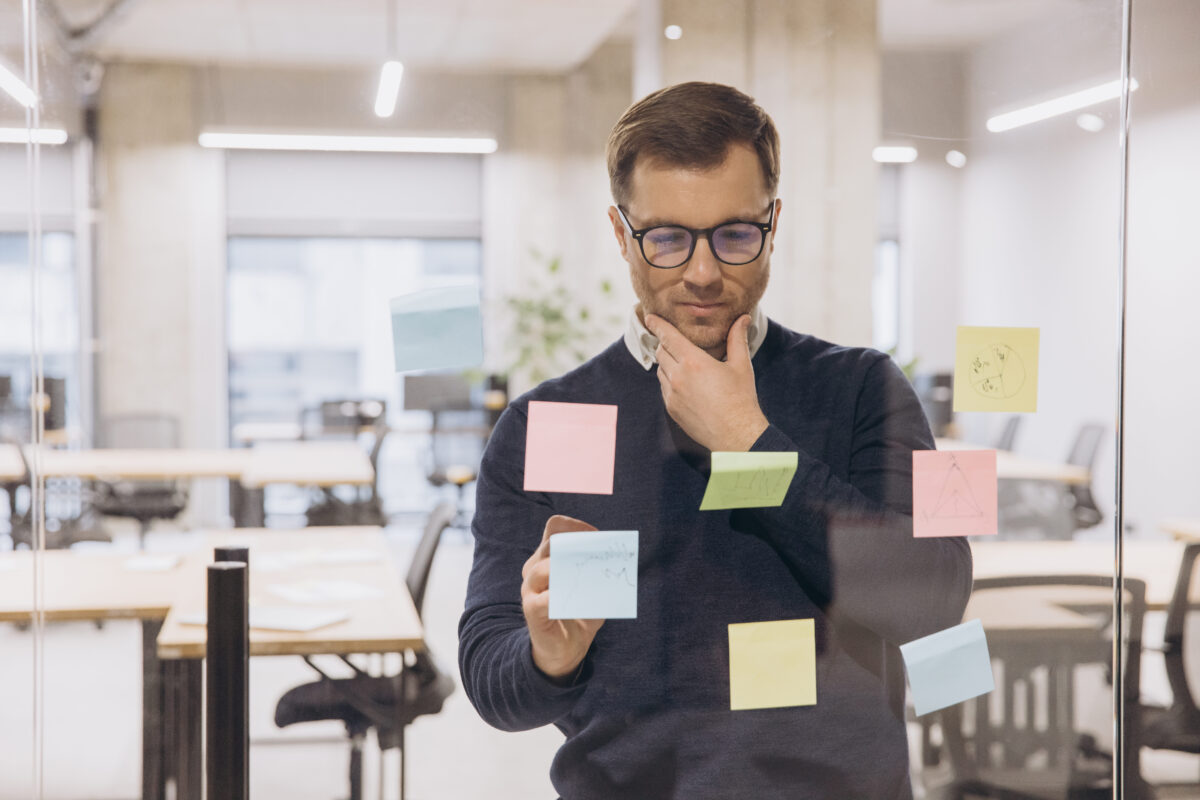 L'importance des zones vitrées dans un bureau collaboratif