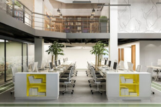 Pourquoi faire appel à un professionnel de l’aménagement de bureau transforme vos locaux professionnels ?